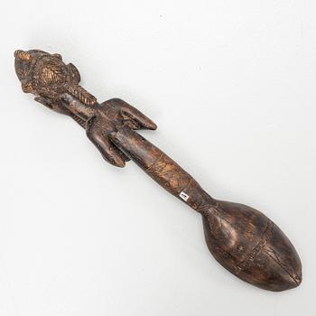 Twelve sculptures, reportedly from Makonde, Tanzania, Luba, Congo, and moore, from the second half of the 20:th century.