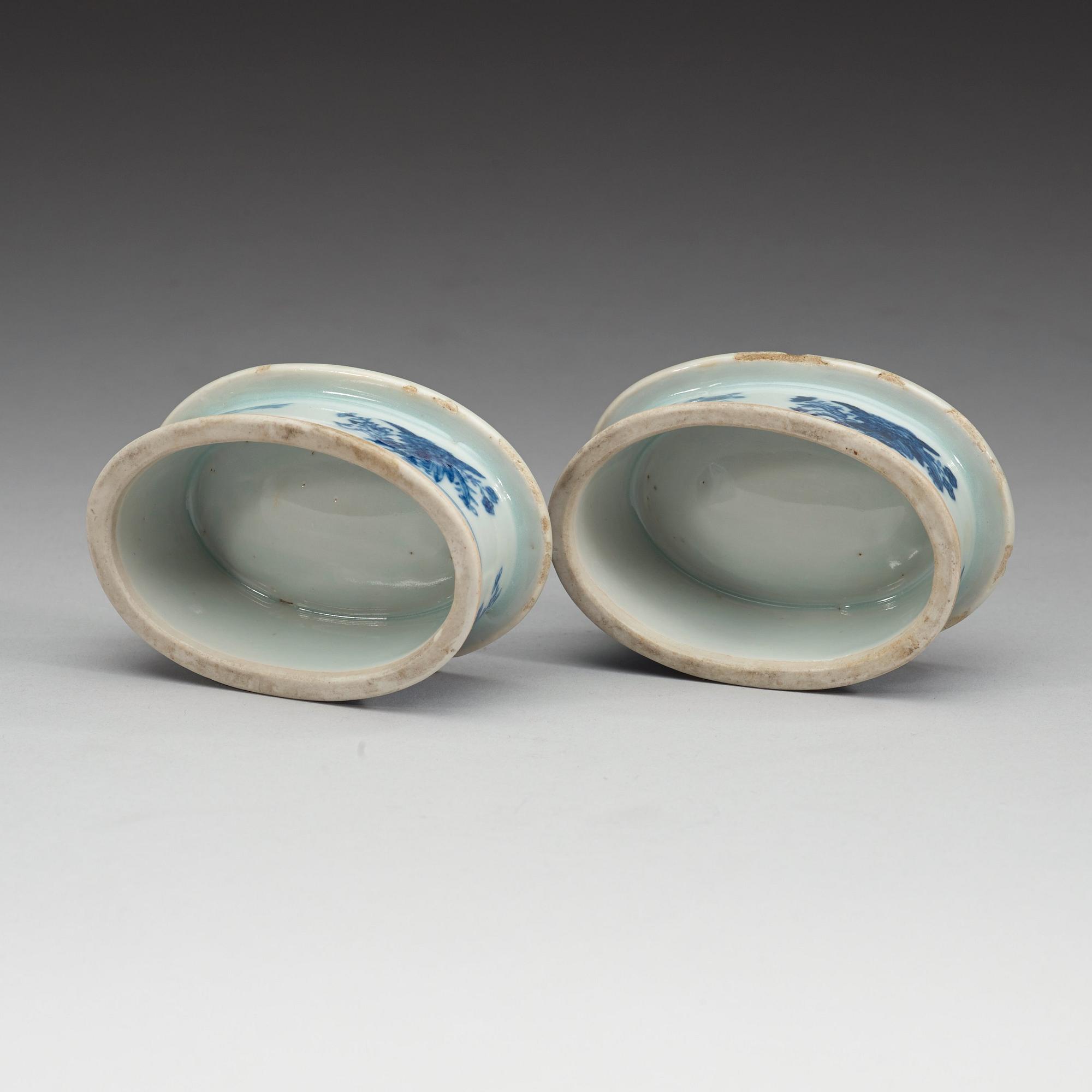 A pair of blue and white salts, Qing dynasty, Jiaqing (1796-1820).