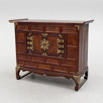 SKÅP/SIDEBOARD, almträ samt almrot. Korea, Yidynastin (1392–1910).