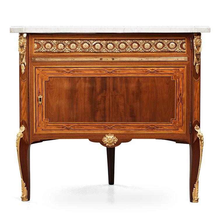 A Gustavian corner cupboard by Georg Haupt (master in Stockholm 1770-1784), not signed.