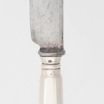 Karl Fabergé, five silver knives, with original steel blades, Moscow circa 1900.