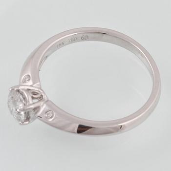 RING, 18K vitguld med briljantslipad diamant ca 0.52 ct. Vikt 3,2 gram.