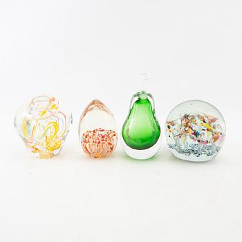 Letter weights/decorative fruits and perfume bottle 18 pcs glass 20th century.