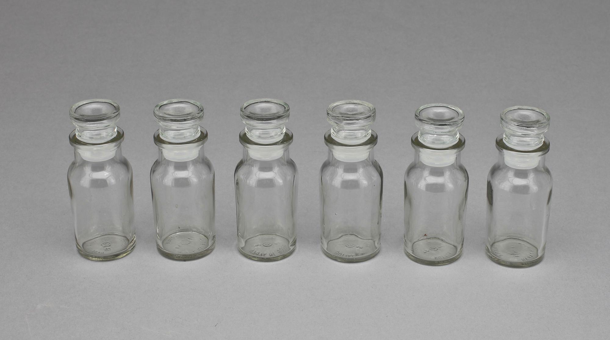 APOTEKSBURKAR, 5 st, glas, bla Belgien, 1900-talets första hälft/mitt.