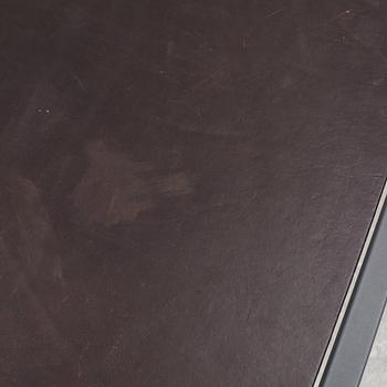 Jonas Bohlin, a dining table.