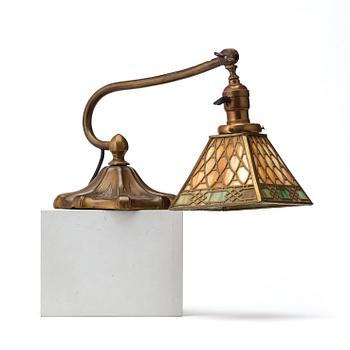 A Handel early 20th C bronze and glass adjustable pianolamp, U.S.A.