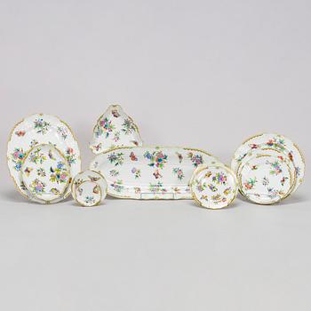 Herend, ruoka-astiasto, 91 osaa, posliinia, "Queen Victoria". Unkari.