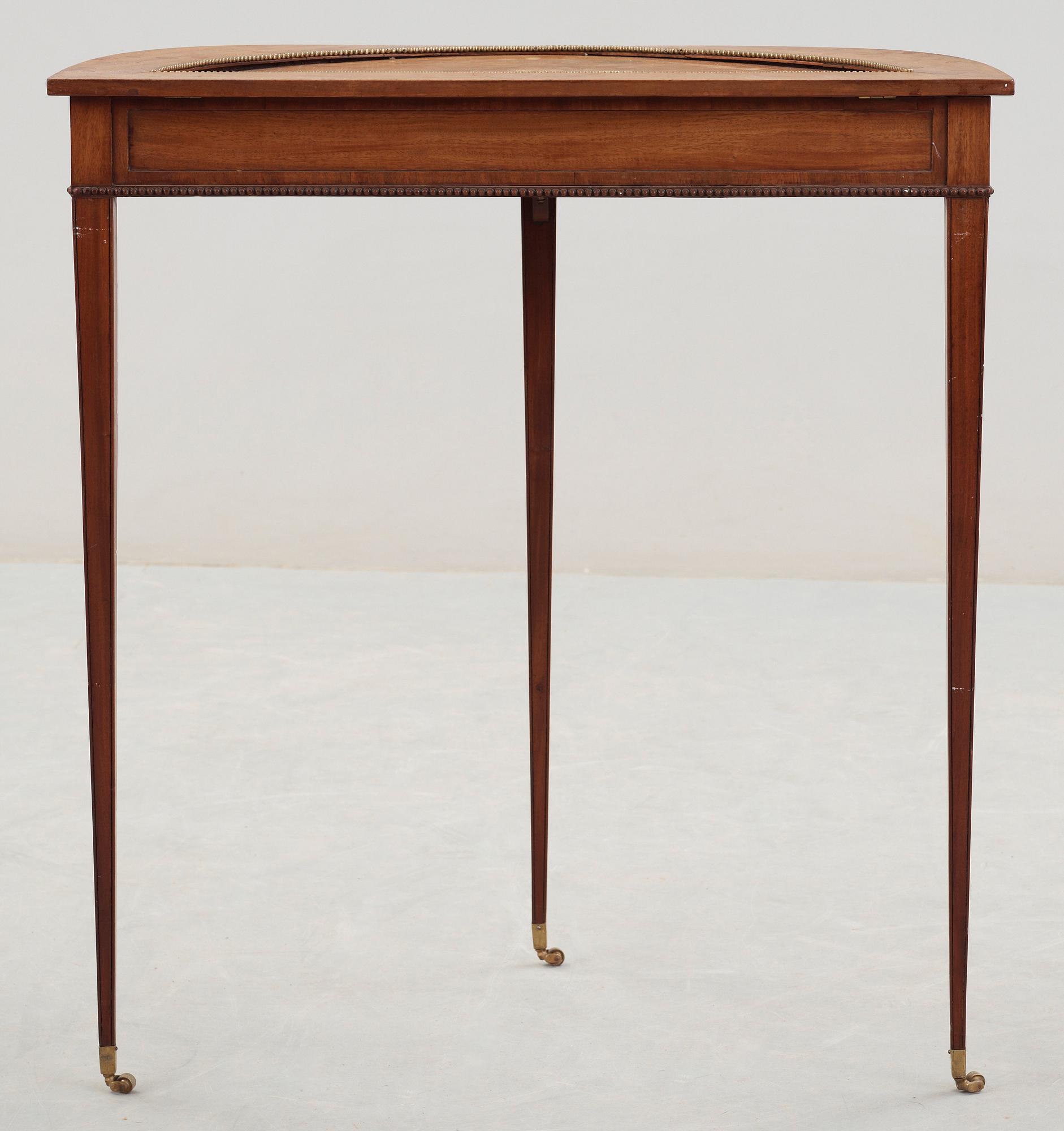 BORD. Sengustavianskt stockholmsarbete, omkring år 1800.