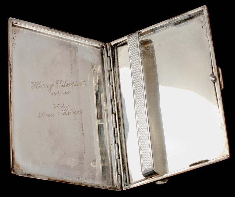 CIGARETTETUI samt CIGARETTMUNSTYCKE, silver och ben, svenska importstämplar, 1900-tal.