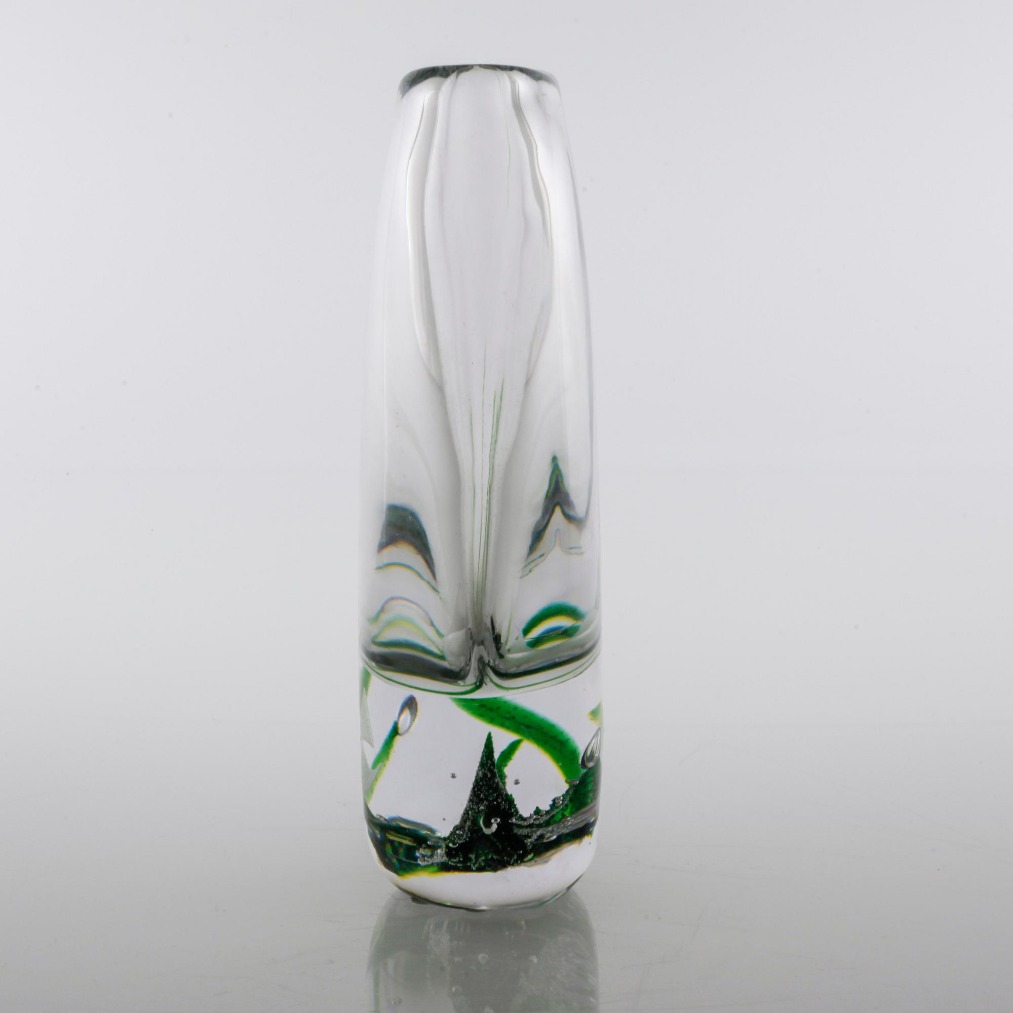 VICKE LINDSTRAND, a glass vase, from the latter half of the 20th century.