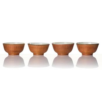 Skålar, 11 stycken porslin och korgflätning, omkring 1900.