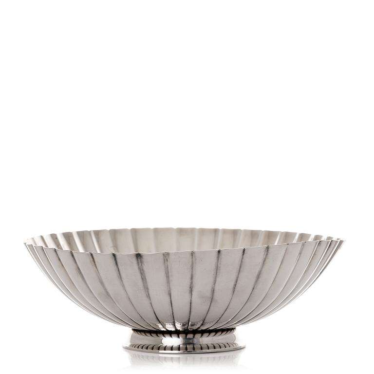 Sigvard Bernadotte, a sterling silver bowl, Georg Jensen, Köpenhamn 1945-77, design 856B.