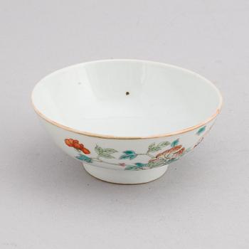 A Chinese crane and deer bowl, around the year 1900.