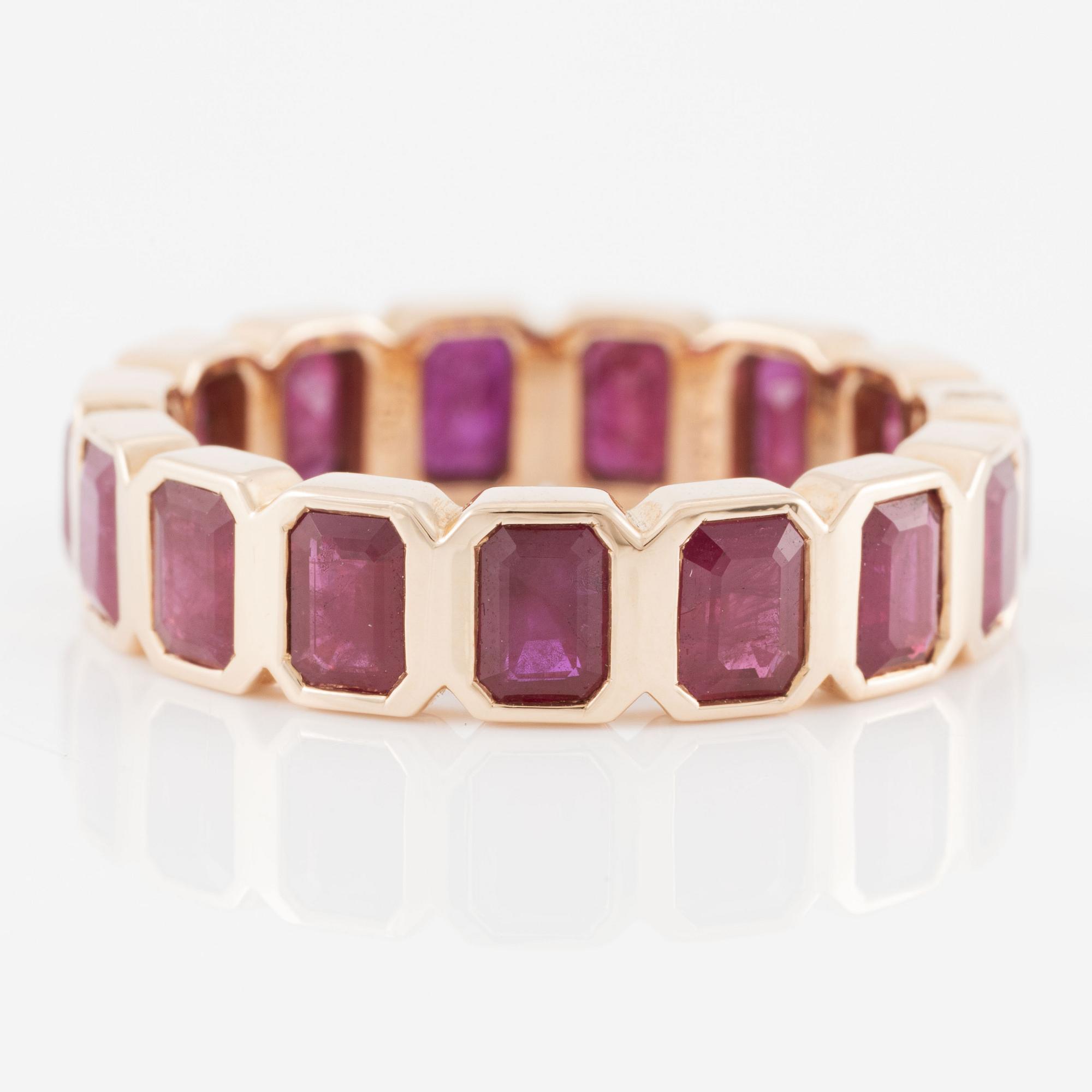Ring, full eternity, 18K gold with rubies.