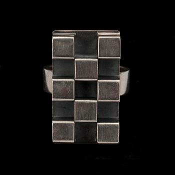 RING, silver, Elis Kauppi, Kupittaan Kulta, Åbo 1968. Vikt ca 9,7 g.