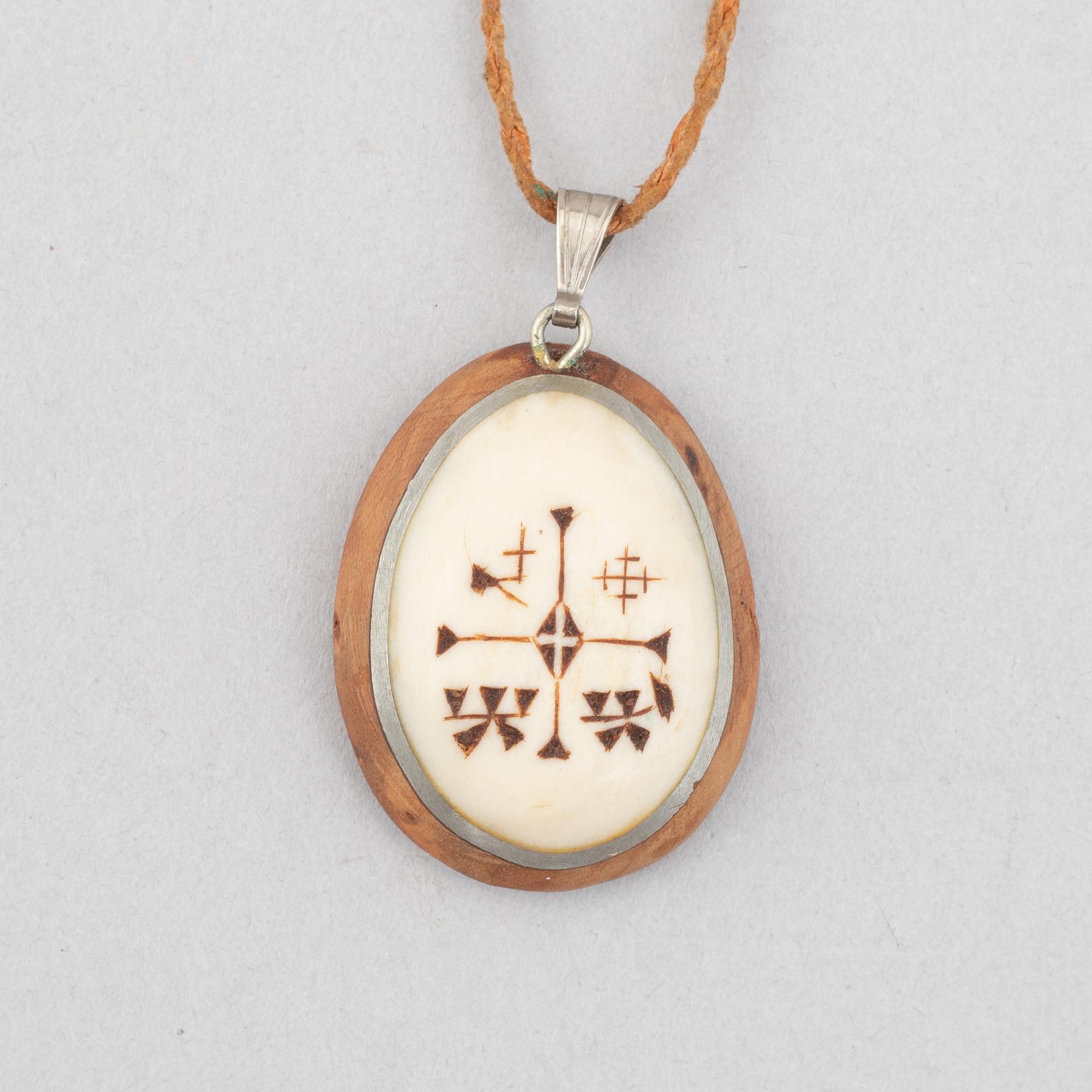 Sámi handicraft, three pieces.