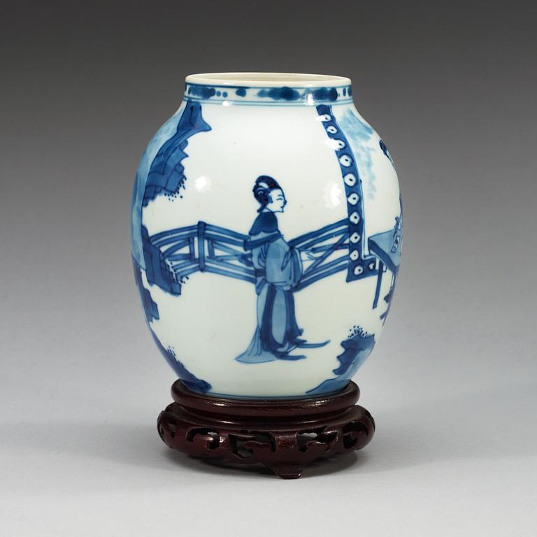 A blue and white jar, Qing dynasty, Kangxi (1662-1722).