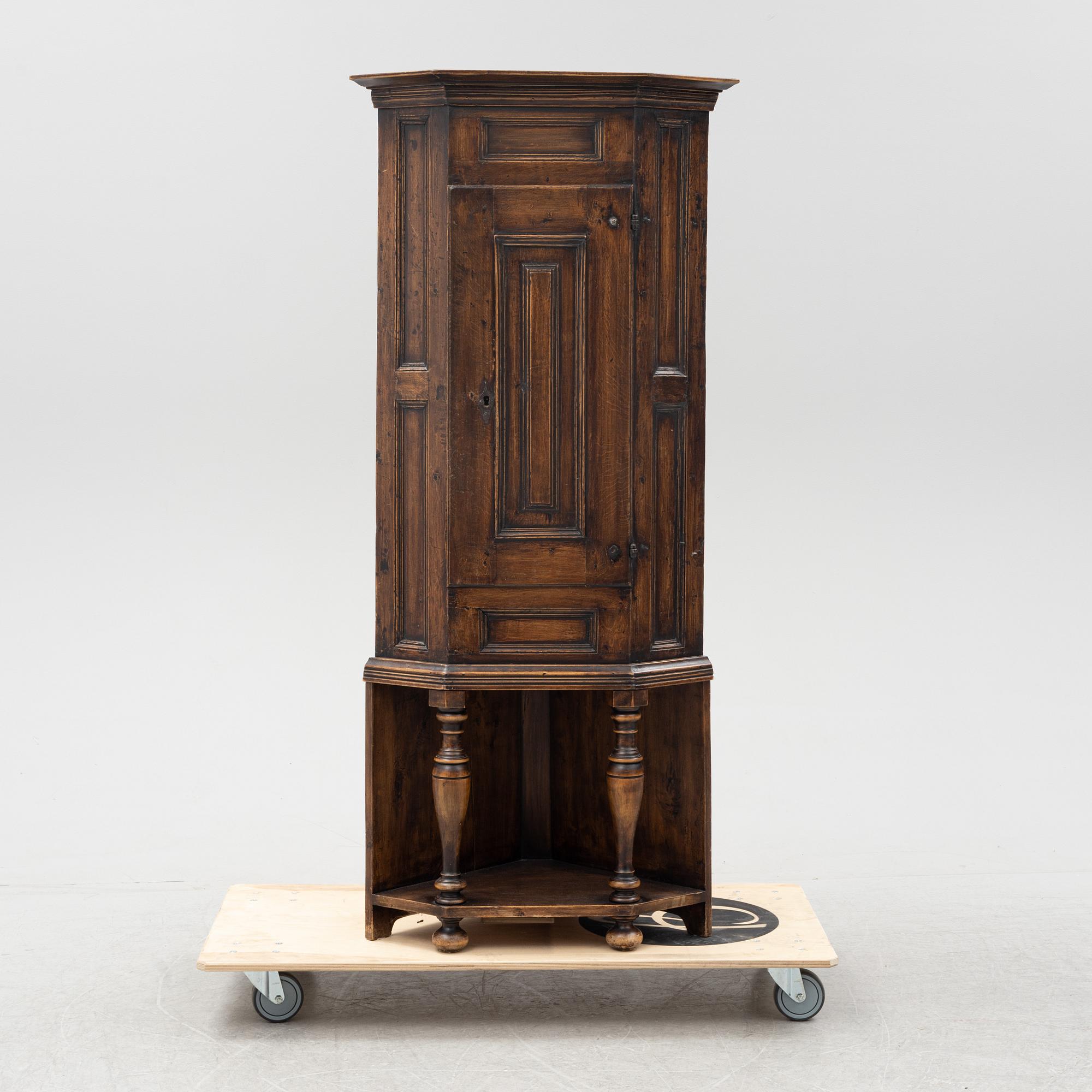 A Boroque corner cabinet, first half of the 18th Century.