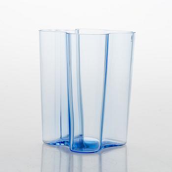 Alvar Aalto, A 125th anniversary vase, signed Iittala 1881-2006.