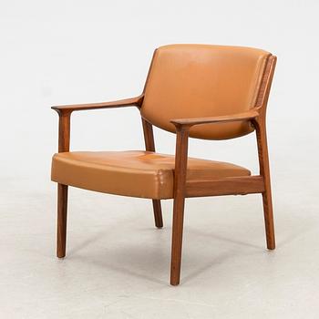 Mid-20th century armchair.