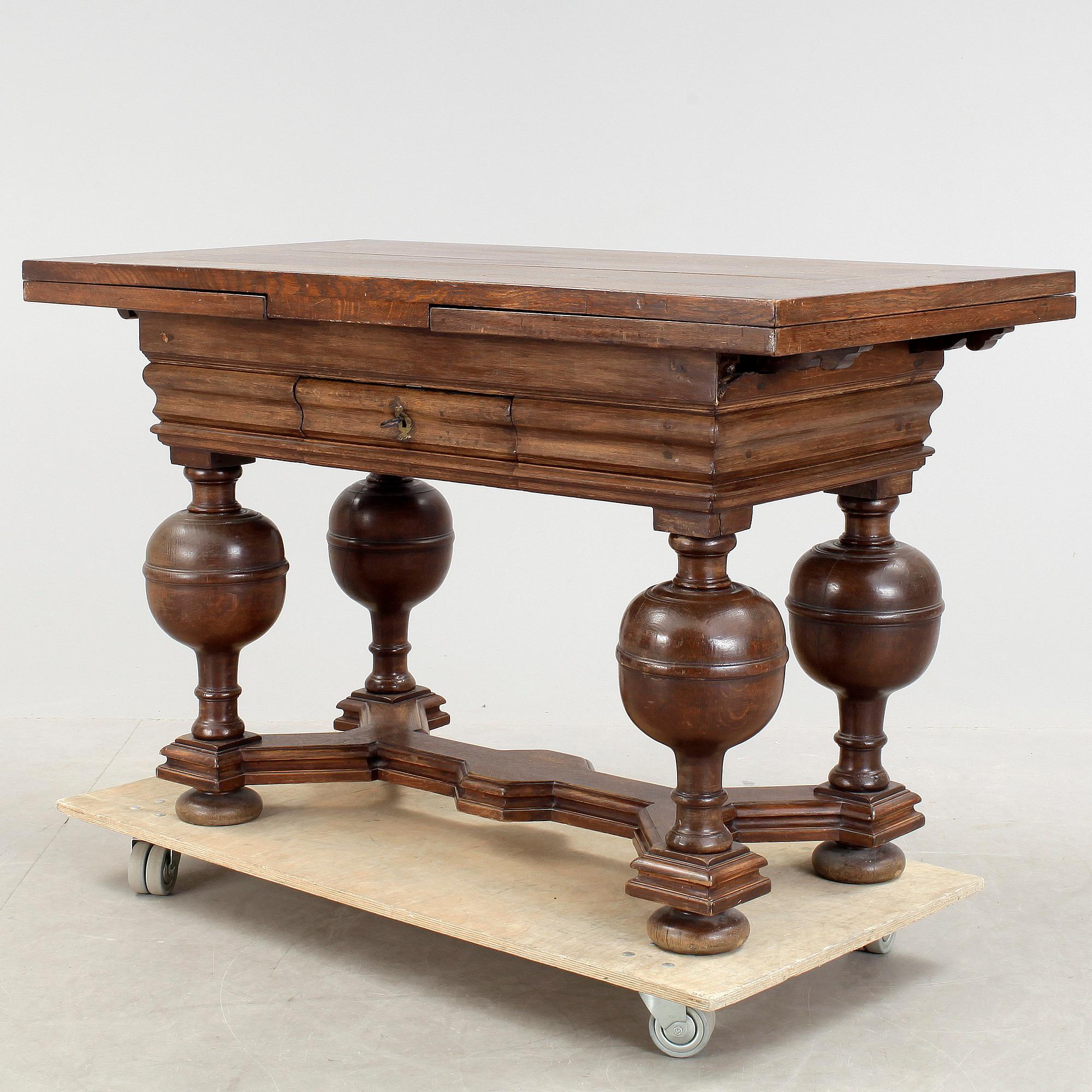 BORD, barockstil, omkring 1900.