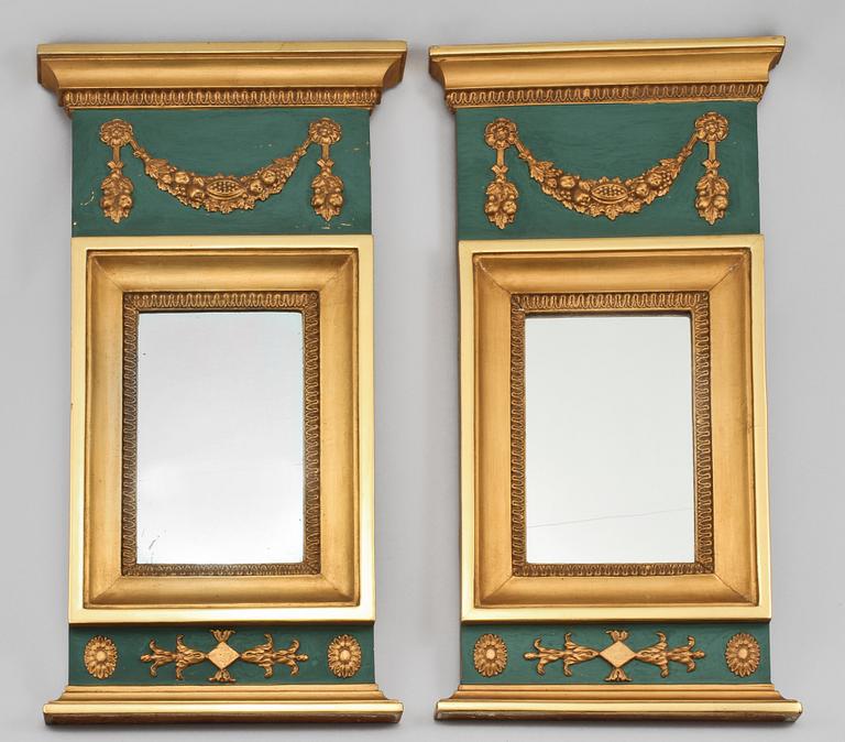 SPEGLAR, ett par snarlika, empir-stil, 1800-talets första hälft.