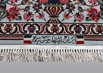 Matta Isfahan, part silk, ca 206 x 142 cm Signerad: hussien Rahimi.