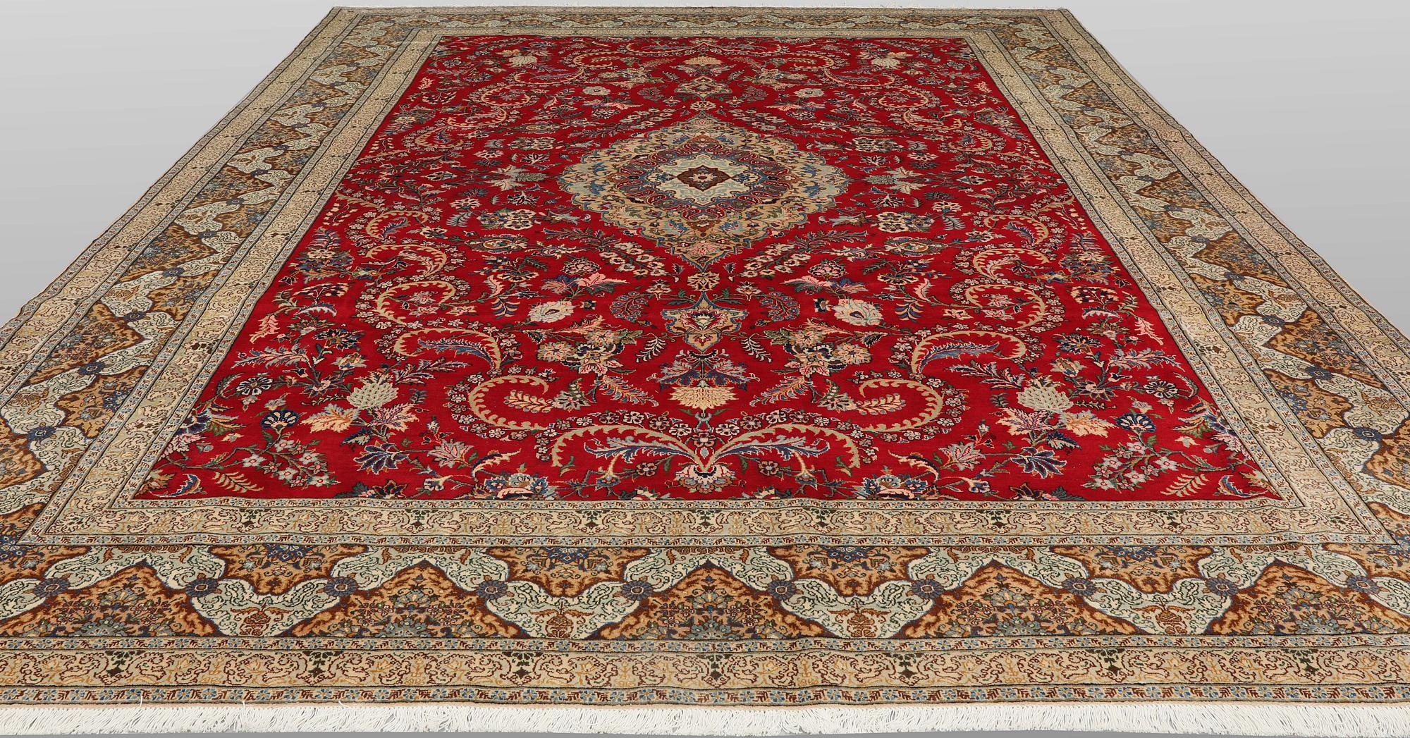 A Keshan carpet, approx. 415 x 300 cm.
