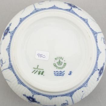 Ytterfoder / kruka, porslin, "Musselmalet", Royal Copenhagen, modell 122, 1898-1923.
