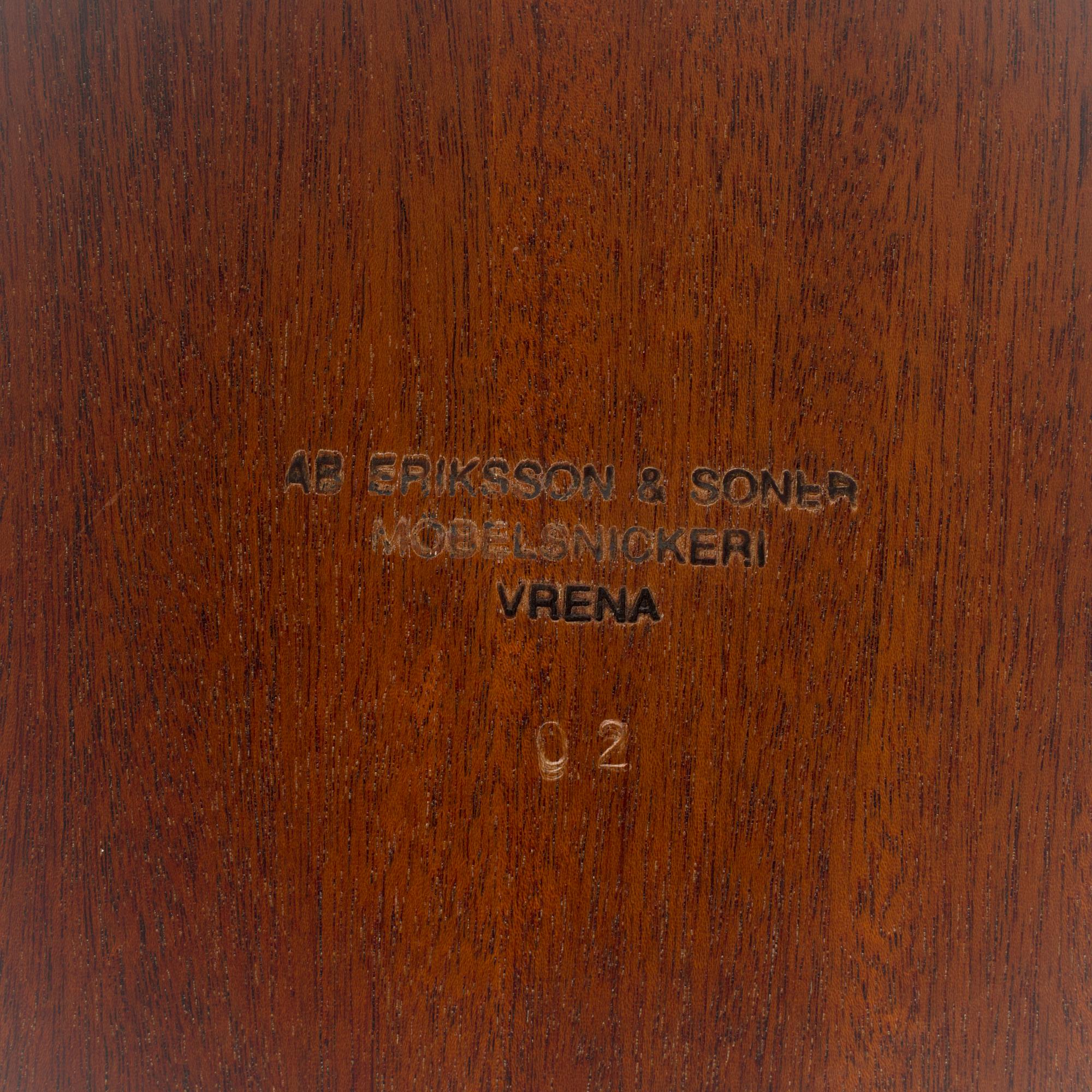 JOSEF FRANK, Firma Svenskt Tenn, "Diplomat", modell 2073.