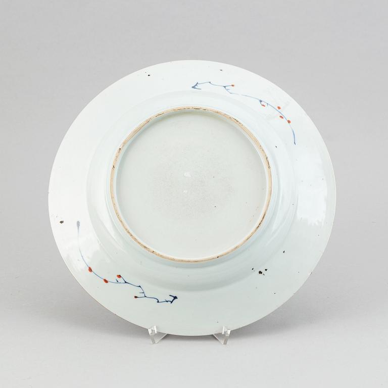 An imari serving dish, Qing dynasty, Kangxi (1662-1722).