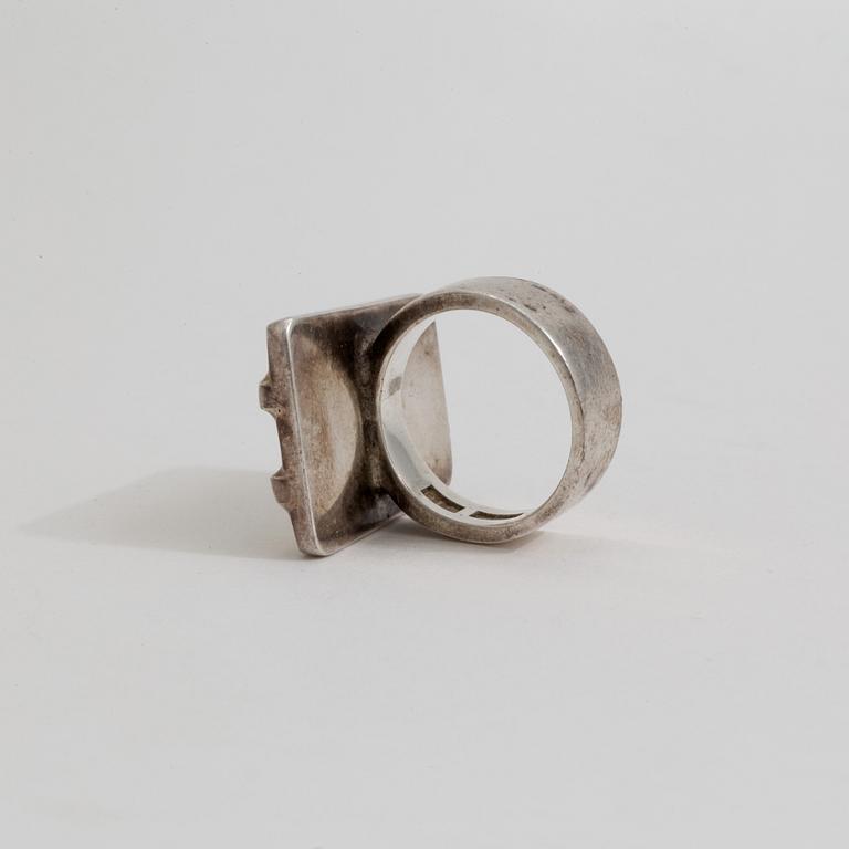 A ring by Sven Erik Högberg, Göteborg, 1994.