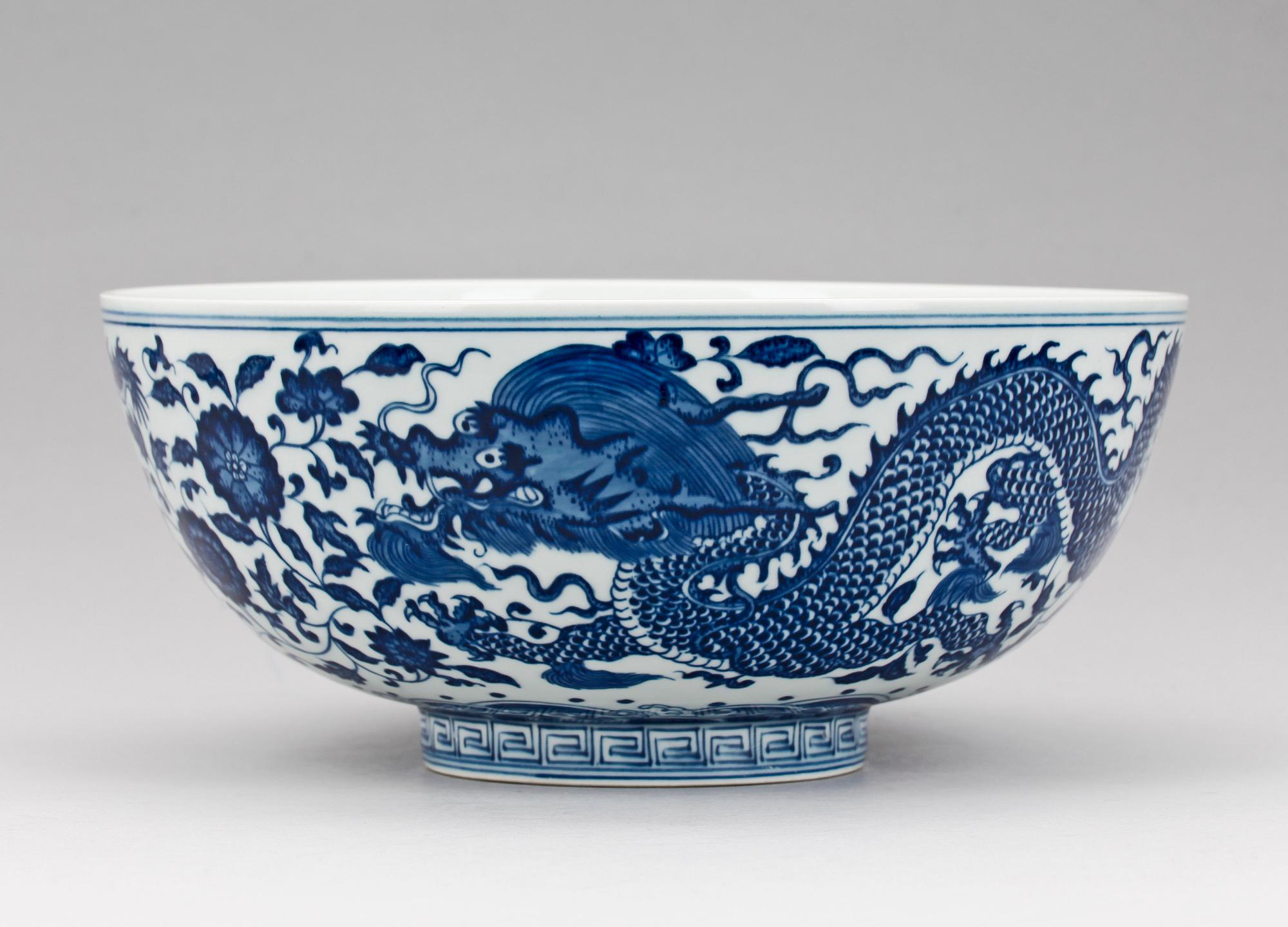 SKÅL, porslin, Qianlongstil, Kina, 1900/2000-tal. Modern tillverkning.