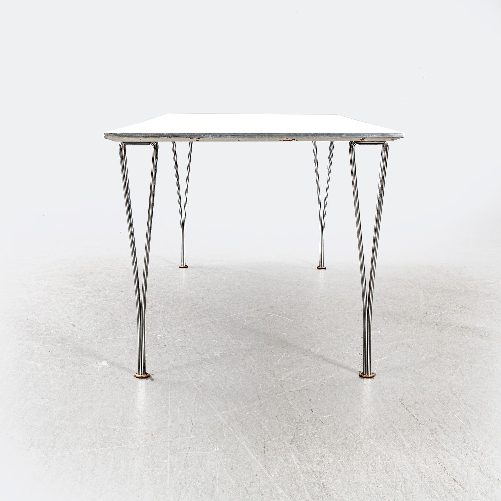 Bruno Mathsson & Piet Hein, bord för Fritz Hansen, 1986.