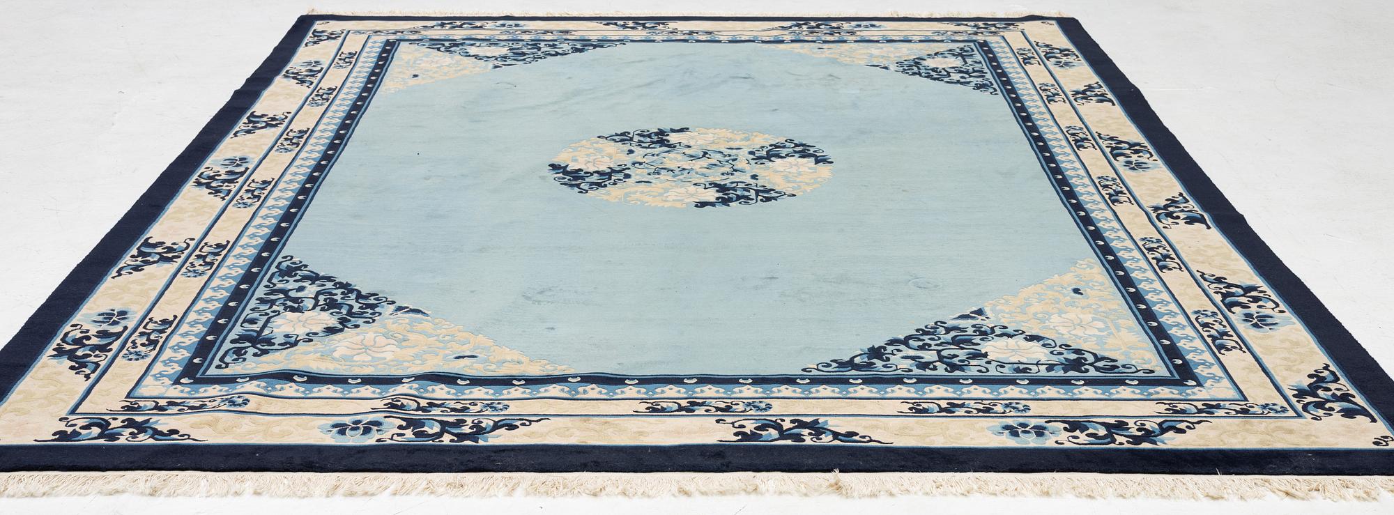 Matta, Kina, antique finish, ca 350 x 250 cm.
