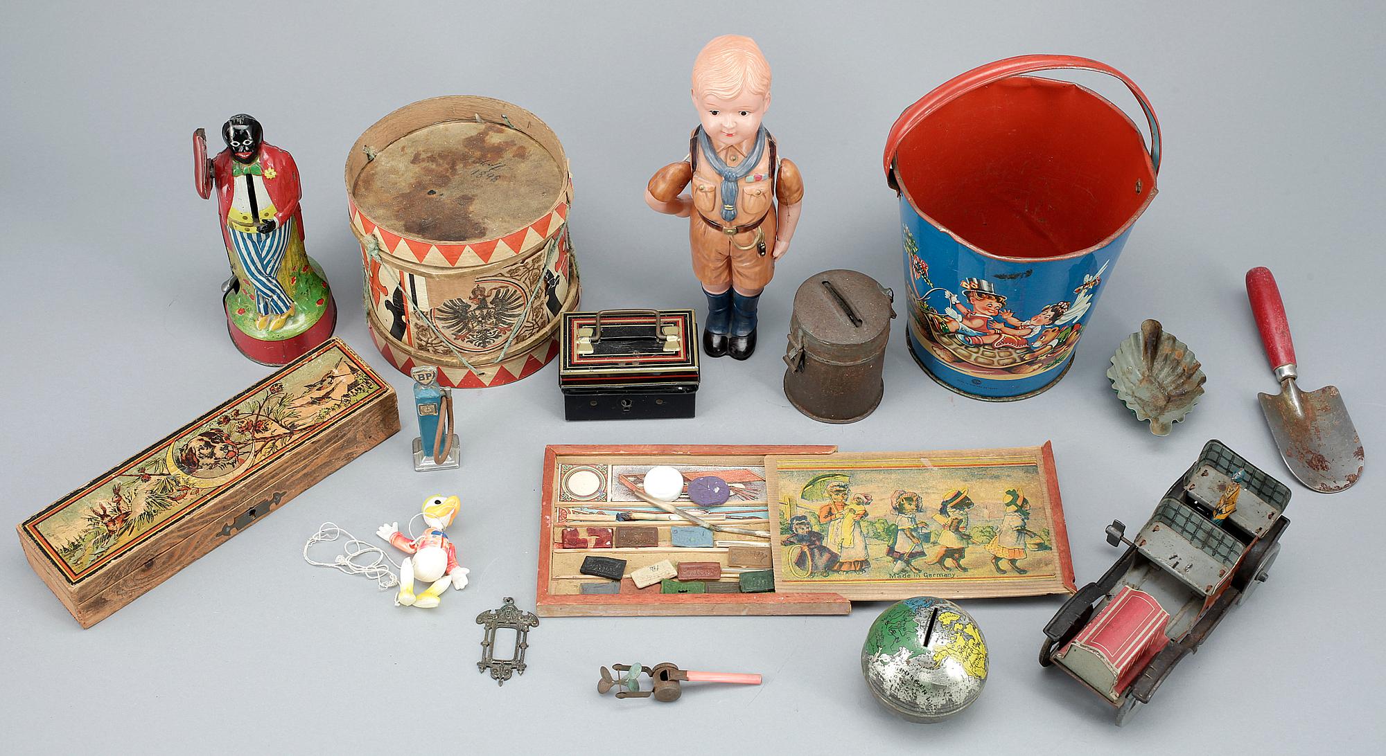 PARTI LEKSAKER, ca 10 delar, Tyskland och Japan, 1800/1900-tal.