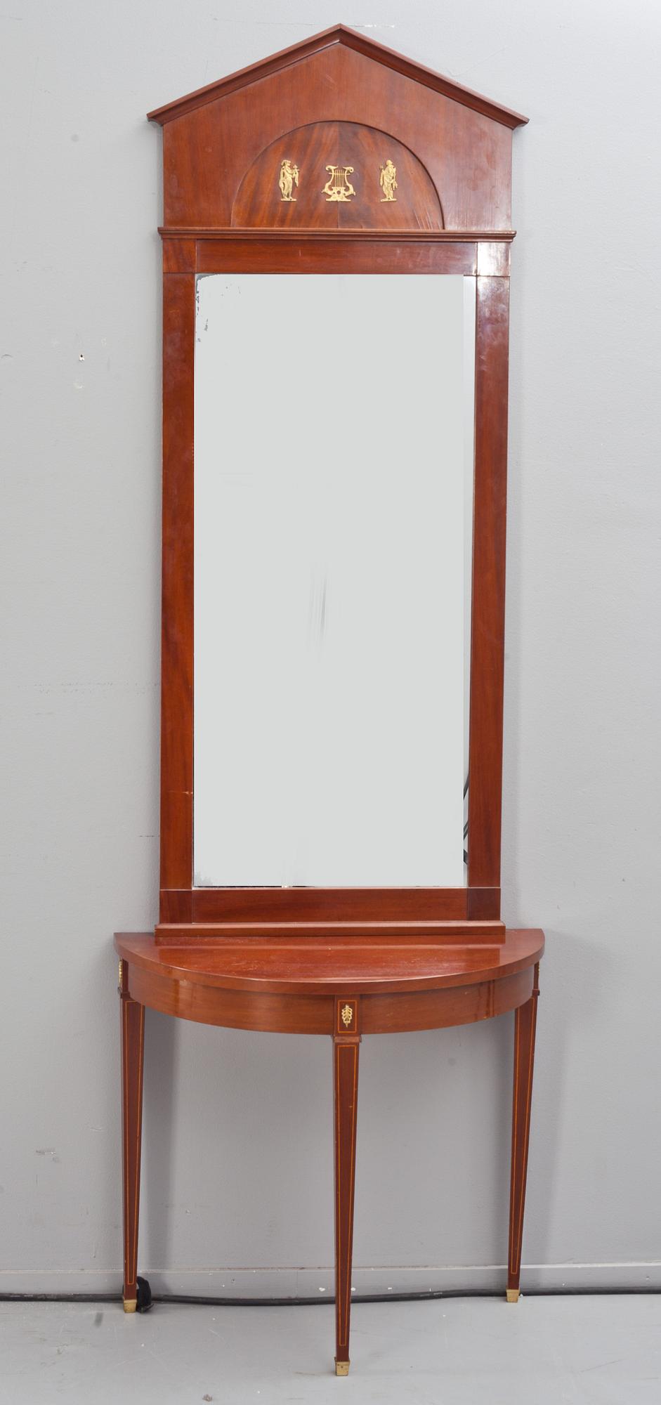SPEGEL med KONSOLBORD, empirestil. 1900-talets första hälft.