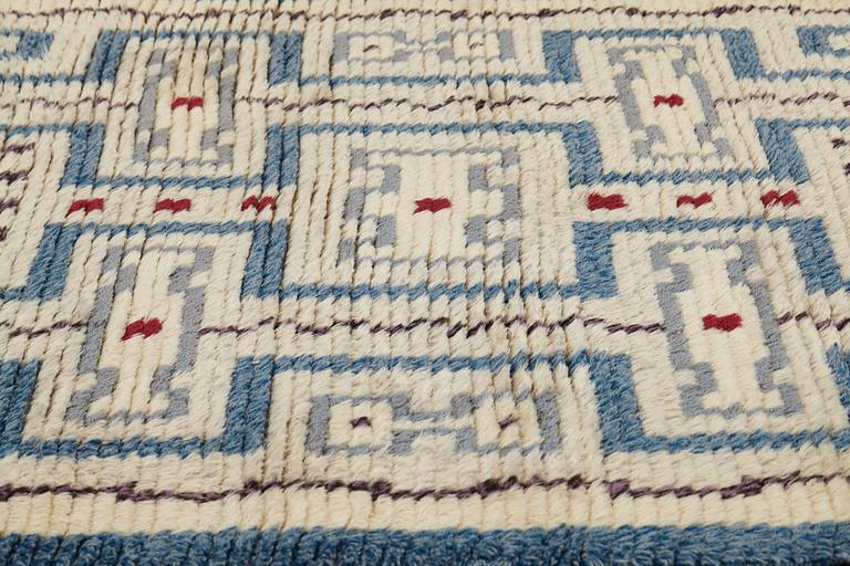 Sigvard Bernadotte, A CARPET, knotted pile, ca 210,5 x 153,5 cm, signed SB.