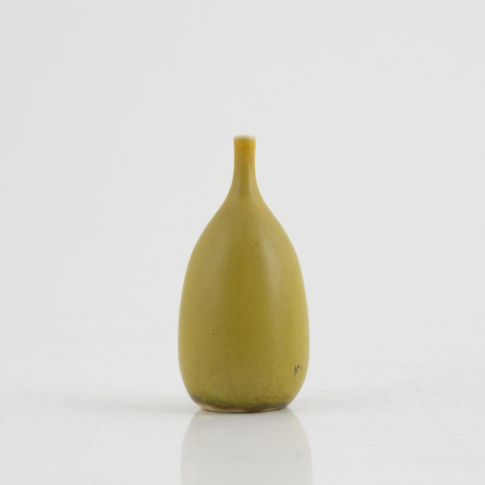 six pieces of stoneware by Stig Lindberg for Gustavsberg, and Gunnar Nylund and Carl-Harry Stålhane for Rörstrand,Sweden.