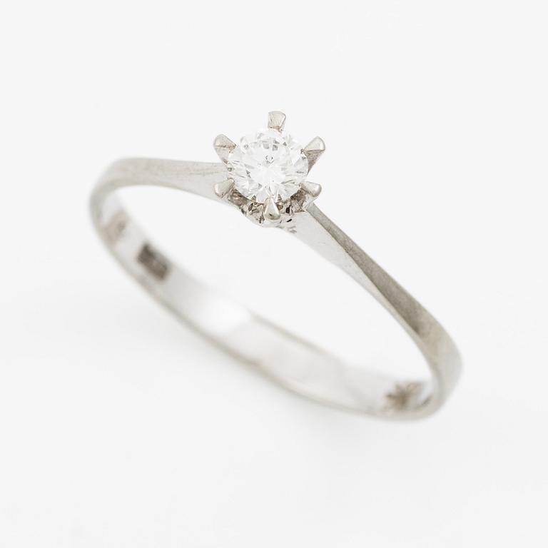 Ring, solitaire ring, 18K white gold with brilliant-cut diamond.