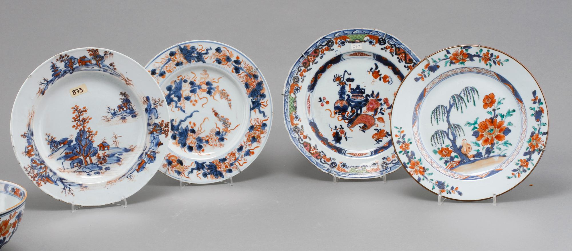 TALLRIKAR, 4 st, samt SKÅLAR, 2 st, porslin, Kina, 1700-tal.