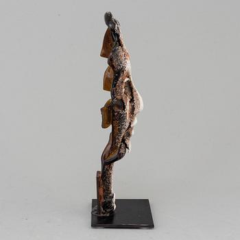 A signed glass sculpture by Bhörj Ekegren.