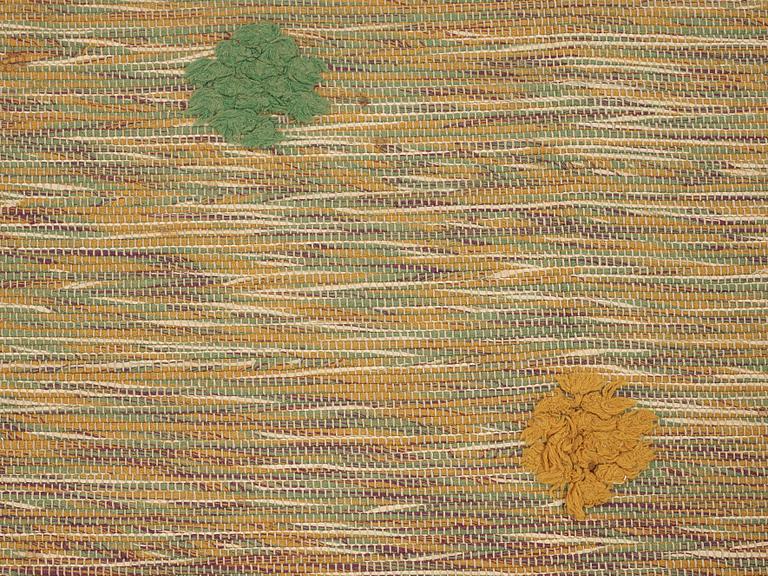 MATTA. Trasmatta med ryaeffekter. 308,5 x 234,5 cm. Sverige 1900-talets förra hälft.