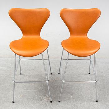 A pair of 'Sjuan/3197' bar stools, designed by Arne Jacobsen for Fritz Hansen, 21st century.