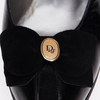 KENGÄT ja VYÖ, Christian Dior.