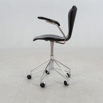ARNE JACOBSEN, skrivbordsstol, "Swivel Chair", modell 3217, 1900-talets senare del.