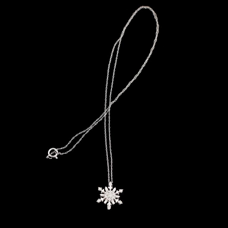 HÄNGE MED KEDJA, 14K vitguld och diamanter tot ca 0.20 ct. Total vikt ca 2 g.