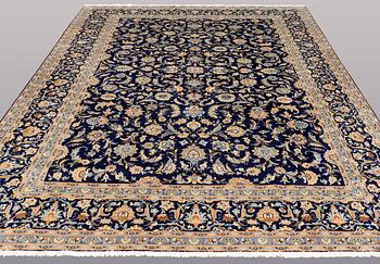 A CARPET, Kashan, ca 372 x 261 cm.