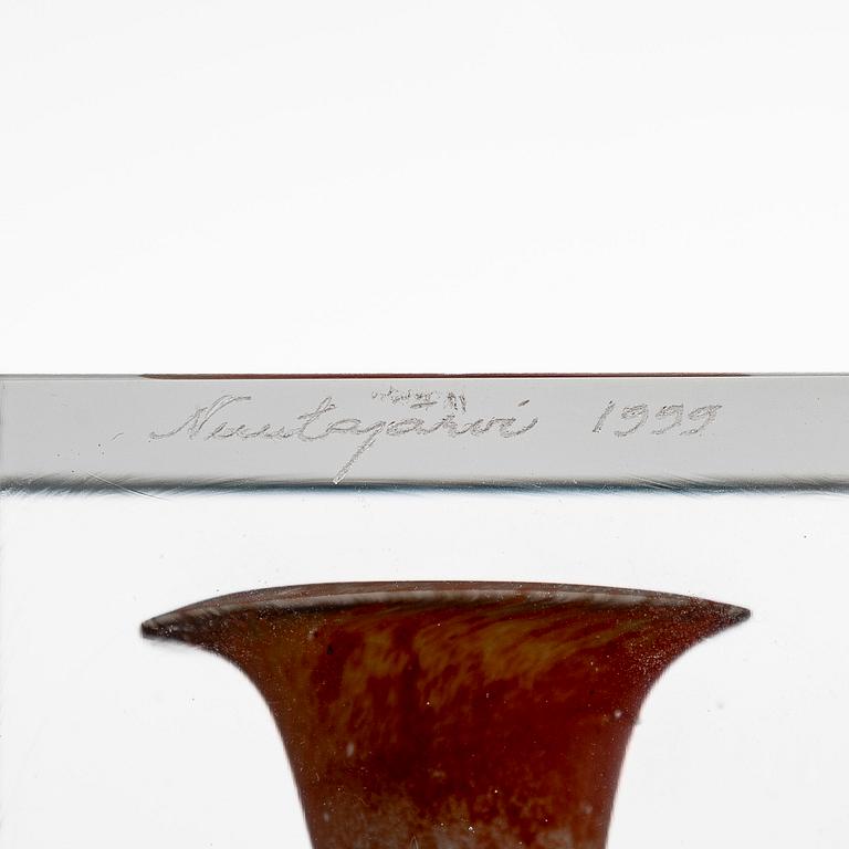 Oiva Toikka, an annual glass cube, signed Oiva Toikka, Nuutajärvi, Finland, 1999, 296/2000.