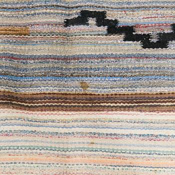 A 1930's Finnish rag rug. Circa 282 x 190 cm.